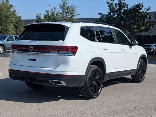 2025 Volkswagen Atlas 2.0T SE w/ Technology