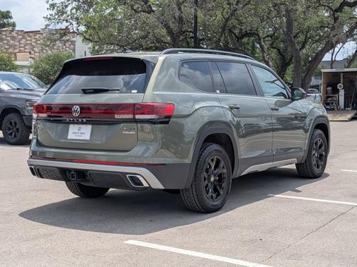 2024 Volkswagen Atlas 2.0T Peak Edition SEL