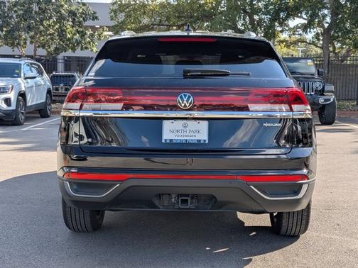 2025 Volkswagen Atlas Cross Sport 2.0T SE w/ Technology