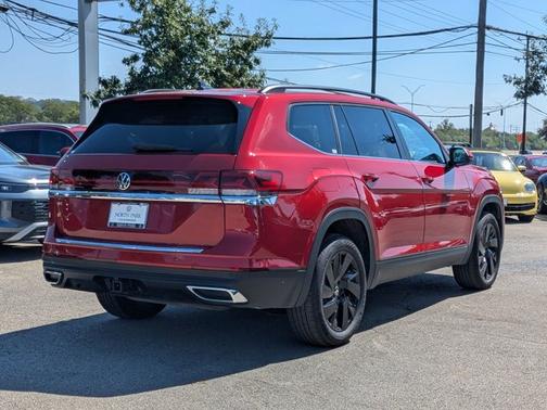 2025 Volkswagen Atlas 2.0T SE w/ Technology