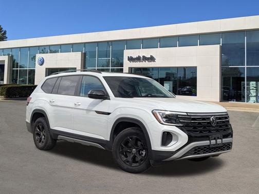 Pure White 2025 Volkswagen Atlas 2.0T Peak Edition