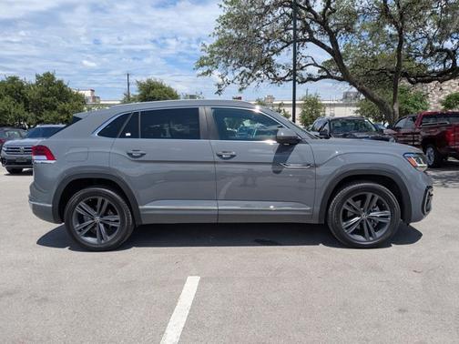 2022 Volkswagen Atlas Cross Sport 2.0T SEL R-Line
