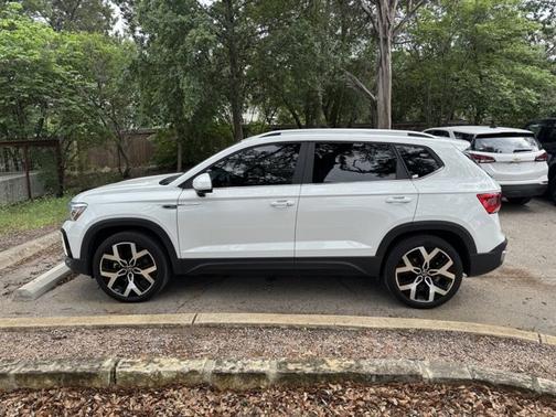 Pure White 2023 Volkswagen Taos 1.5T SEL