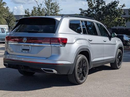 2025 Volkswagen Atlas 2.0T SE w/ Technology