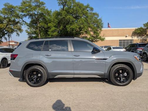 2024 Volkswagen Atlas 2.0T Peak Edition SE w/Technology