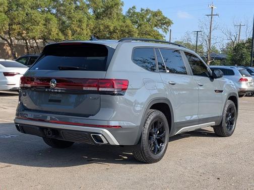 2024 Volkswagen Atlas 2.0T Peak Edition SE w/Technology