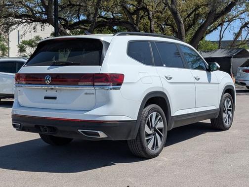 2024 Volkswagen Atlas 2.0T SE w/ Technology