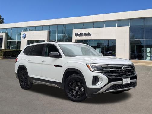 Pure White 2025 Volkswagen Atlas 2.0T Peak Edition