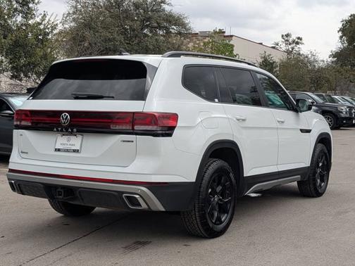 Pure White 2025 Volkswagen Atlas 2.0T Peak Edition