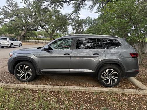 Platinum Gray Metallic 2023 Volkswagen Atlas 3.6 SEL