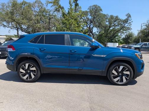 2025 Volkswagen Atlas Cross Sport 2.0T SE w/ Technology