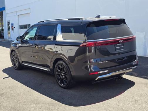 2024 Kia Carnival SX