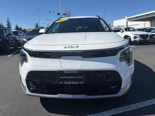 Snow White Pearl 2023 Kia Niro EV Wave