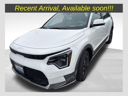 Snow White Pearl 2024 Kia Niro EV Wave
