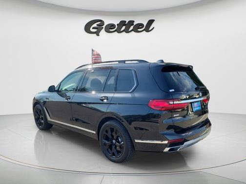 Black Sapphire Metallic 2021 BMW X7 xDrive40i