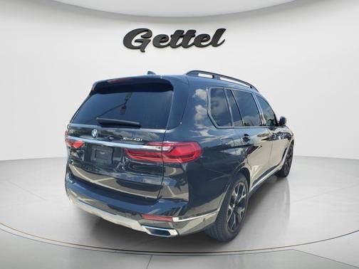 Black Sapphire Metallic 2021 BMW X7 xDrive40i