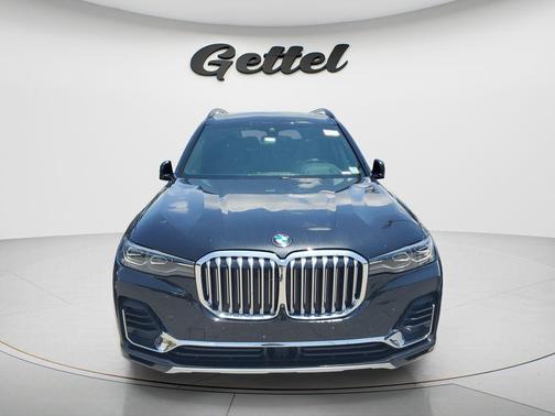 Black Sapphire Metallic 2021 BMW X7 xDrive40i