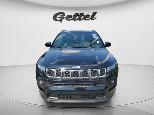 Diamond Black Crystal Pearlcoat 2024 Jeep Compass Latitude