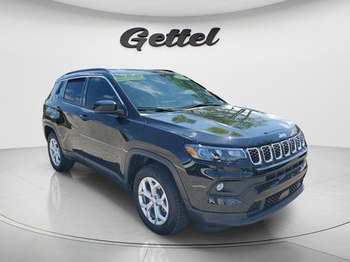 Diamond Black Crystal Pearlcoat 2024 Jeep Compass Latitude
