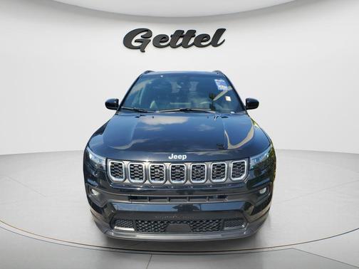 Diamond Black Crystal Pearlcoat 2024 Jeep Compass Latitude