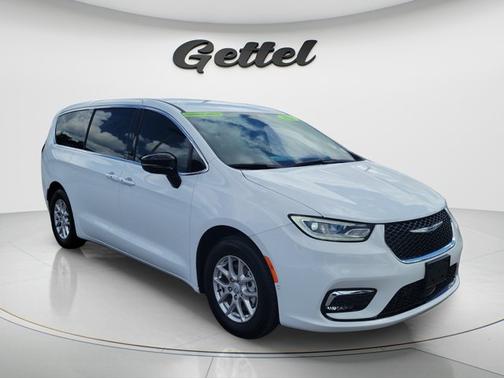 Bright White Clearcoat 2026 Chrysler Pacifica L