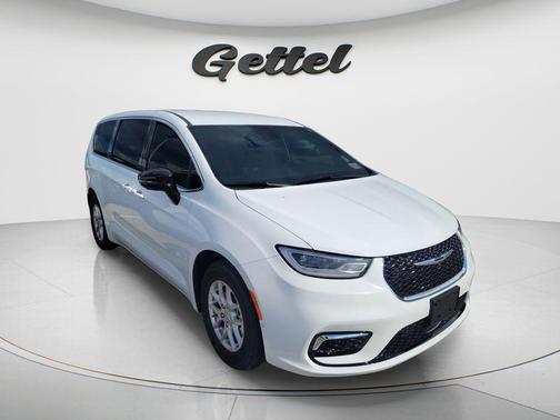 Bright White Clearcoat 2026 Chrysler Pacifica L