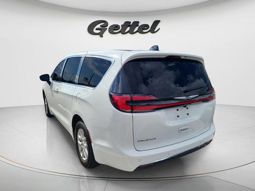 Bright White Clearcoat 2026 Chrysler Pacifica L