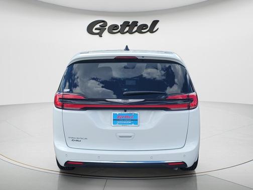 Bright White Clearcoat 2026 Chrysler Pacifica L