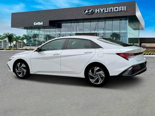 2025 Hyundai ELANTRA SEL