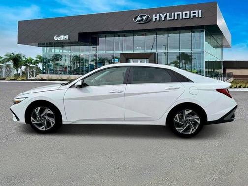 2025 Hyundai ELANTRA SEL