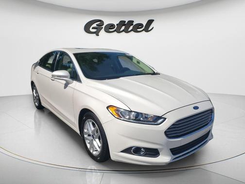 White Platinum Tri-Coat Metallic 2014 Ford Fusion SE