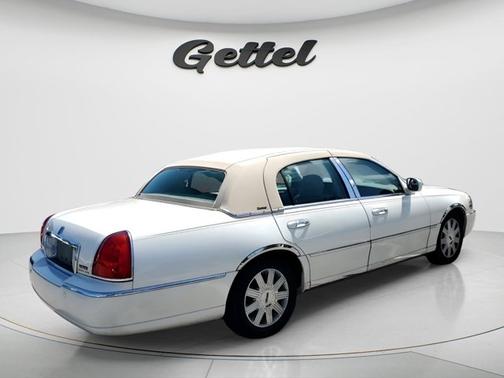 2004 Lincoln Town Car Ultimate