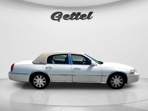 2004 Lincoln Town Car Ultimate
