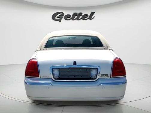 2004 Lincoln Town Car Ultimate