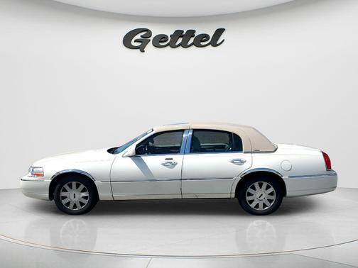 2004 Lincoln Town Car Ultimate