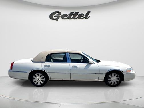 2004 Lincoln Town Car Ultimate