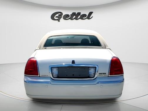 2004 Lincoln Town Car Ultimate