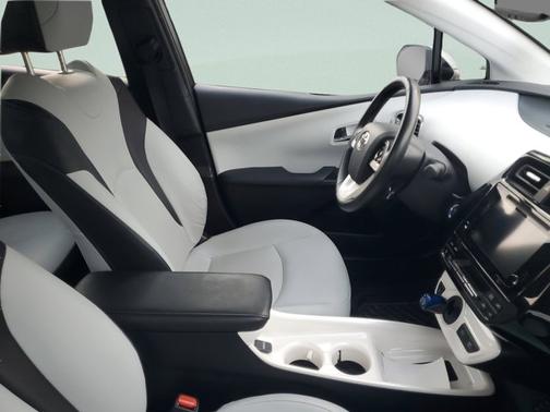 2017 Toyota Prius Four Touring