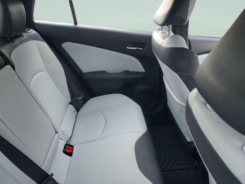 2017 Toyota Prius Four Touring