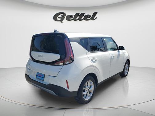 Snow White Pearl 2024 Kia Soul LX