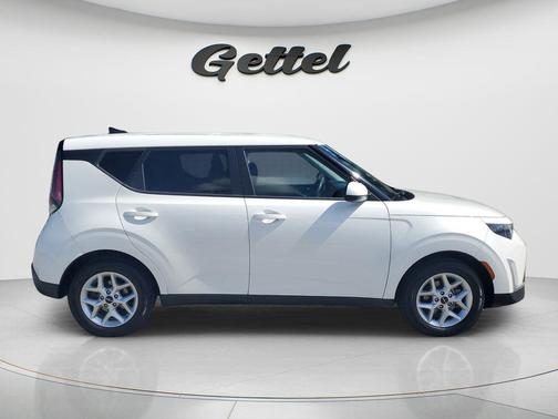 Snow White Pearl 2024 Kia Soul LX