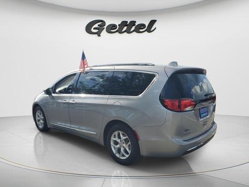 Billet Silver Metallic Clearcoat 2017 Chrysler Pacifica Touring-L