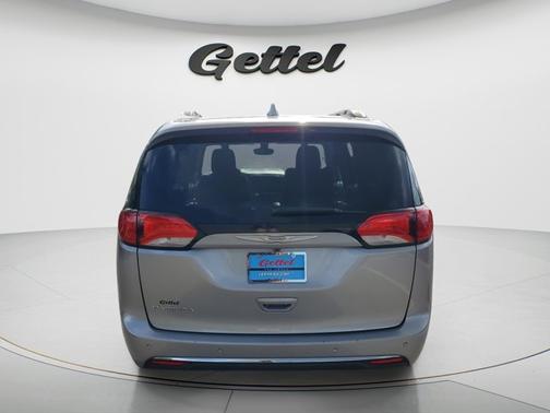Billet Silver Metallic Clearcoat 2017 Chrysler Pacifica Touring-L