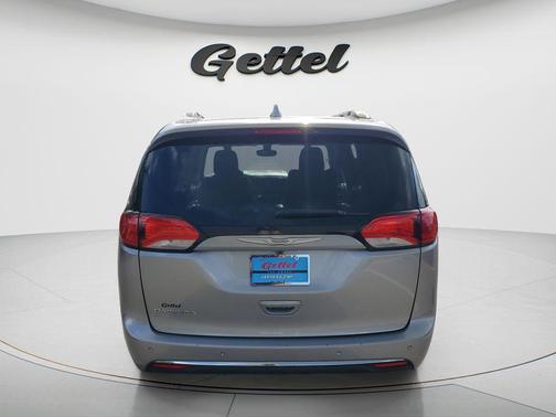 Billet Silver Metallic Clearcoat 2017 Chrysler Pacifica Touring-L