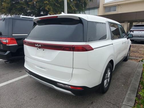 2024 Kia Carnival LX
