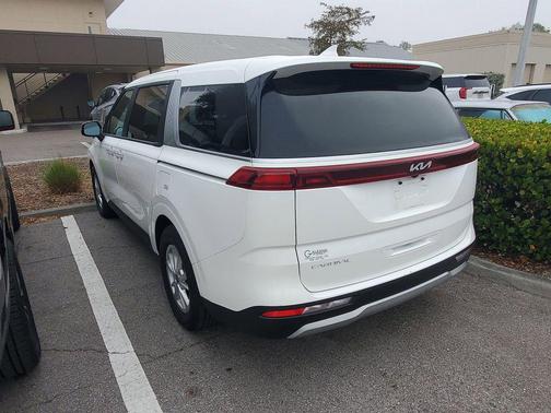 2024 Kia Carnival LX