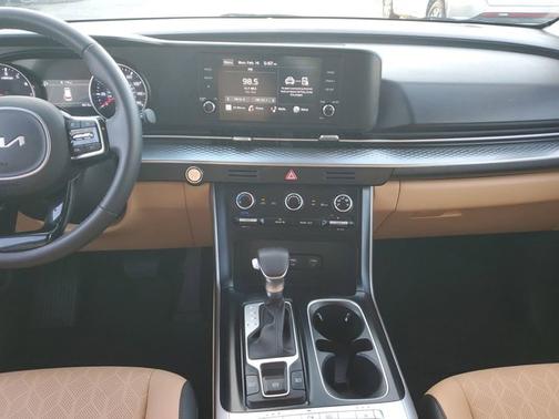 2024 Kia Carnival LX