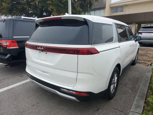 2024 Kia Carnival LX