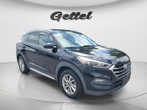 Black Noir Pearl 2017 Hyundai TUCSON SE