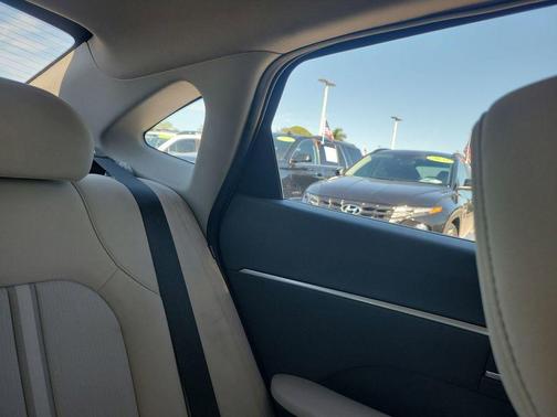 2022 Hyundai SONATA SEL